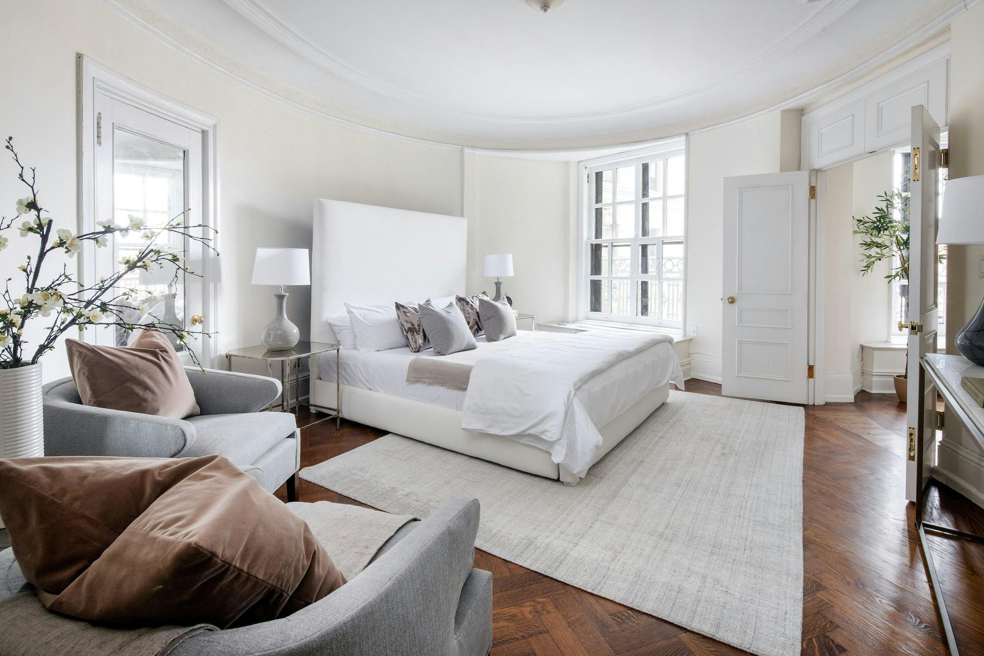 Meridith-Baer-Home-Home-Staging-New-York-The-Ansonia-Highrise-Condos-and-Lofts-Transitional-Master-Bedroom